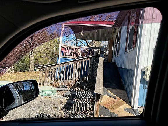 3rd image of 62 Mimosa Ln