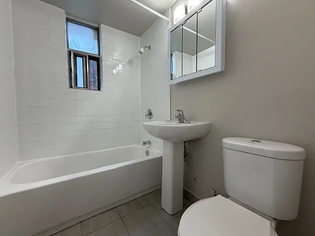 869 Avenue Rd — Photo 29
