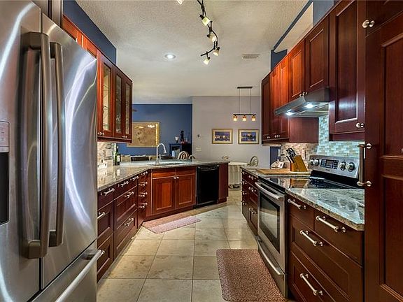 5th image of 1426 River Oaks Dr