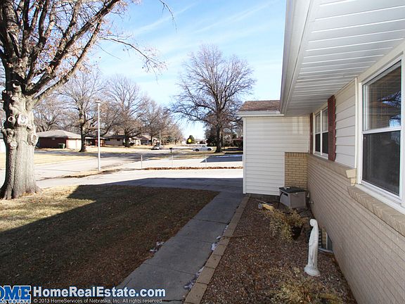 3rd image of 14521 Oak Ln