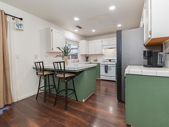 4th image of 3806 E College Avenue