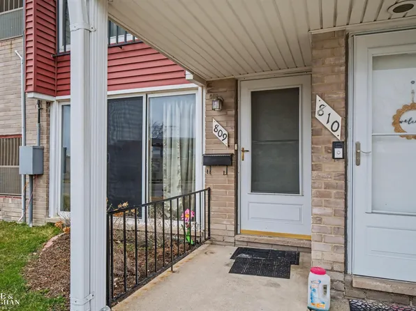 809 Sunset Ln, Saint Clair Shores, MI 48082