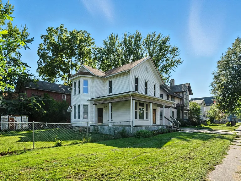 325 Kirkwood Blvd — Photo 3