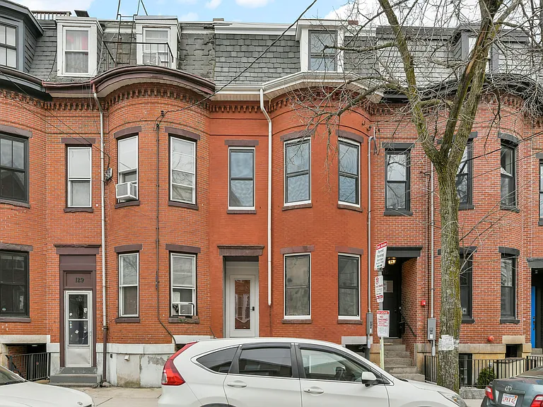 127 Saratoga St #2 — Photo 8
