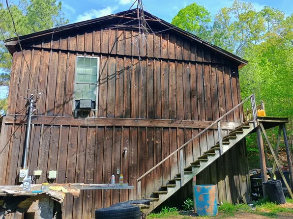 2790 Deer Creek Rd, Linden, TN 37096