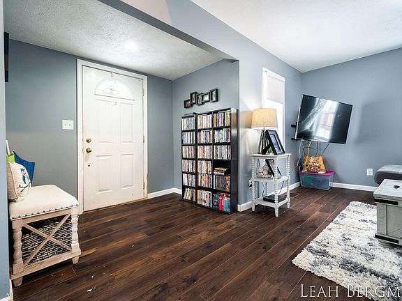 2nd image of 1876 E Isabella Ave