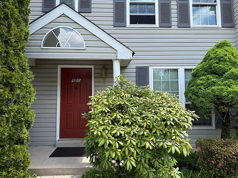120 Village Dr — Photo 2