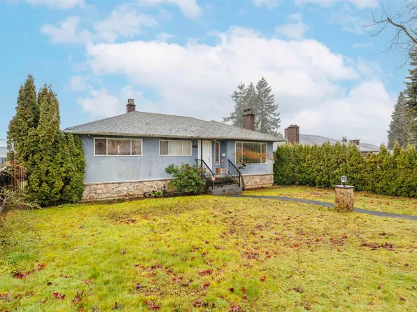 6524 Charles St, Burnaby, BC V5B 2H1