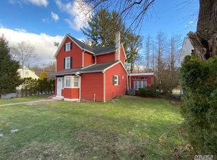 49 Red Ground Rd, Roslyn Heights, NY 11577