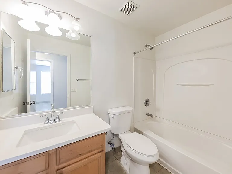 12209 W Flanagan St — Photo 12
