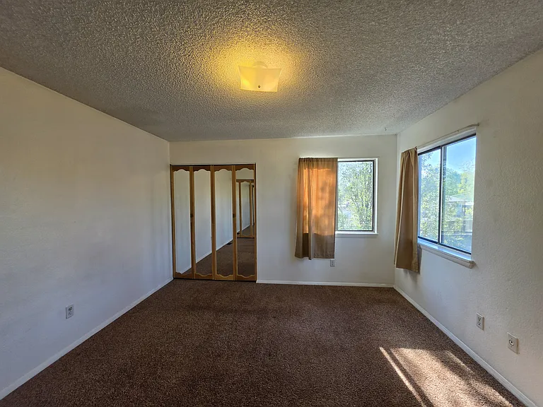 627 1/2 Highline Dr — Photo 11