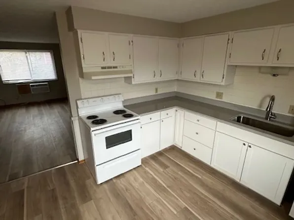 247 Edwin, 247 Edwin St NW APT 4, Hartville, OH 44632