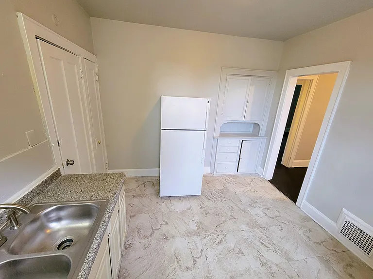 1057 Schiff ave. — Photo 6