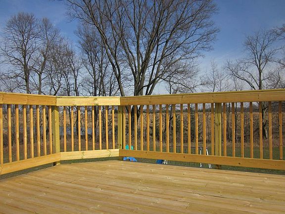 16' deck - great for hosting and grilling!