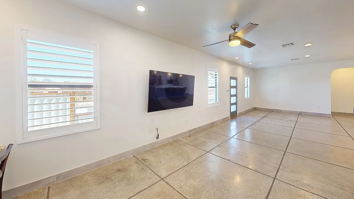 3 bed, 2.5 bath, 1600 sqft, $1,950 — Photo 4
