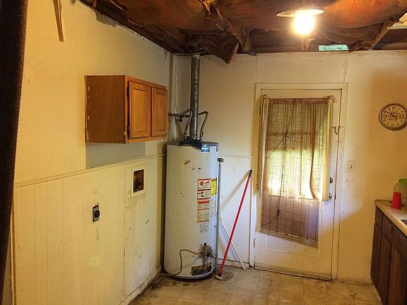 4th image of 2104 Park Dr