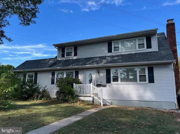 4 Paso Dr, Hamilton, NJ 08619