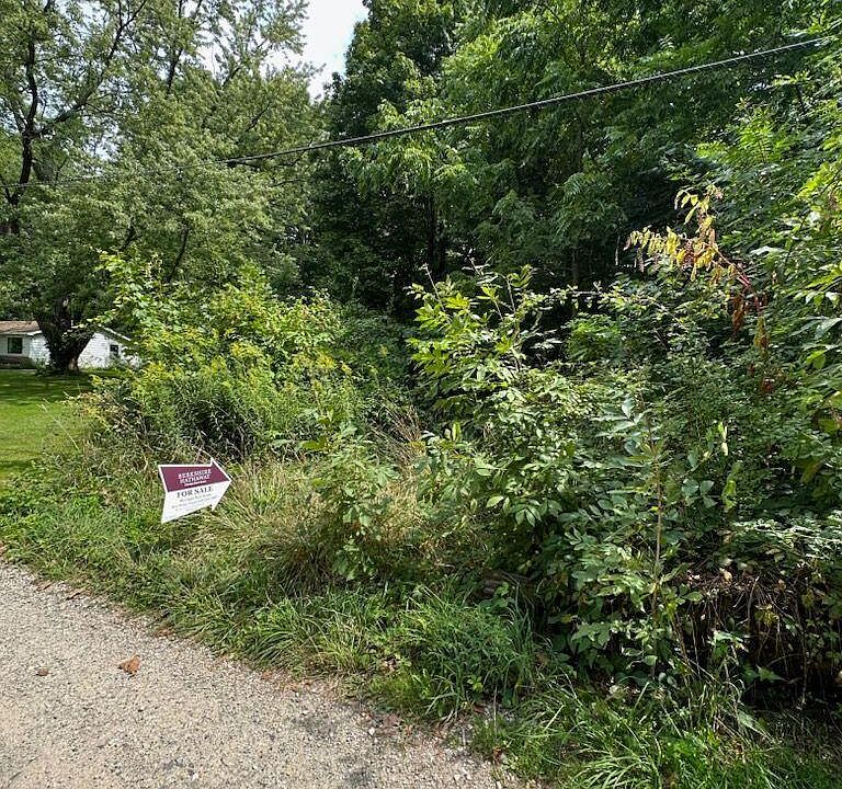 1st image of 44941 Woodland Ave