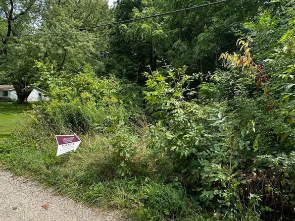 44941 Woodland Ave, Hartford, MI 49057