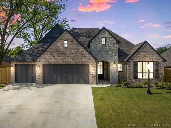1504 Wildwood Dr, Claremore, OK 74017