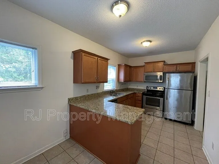 641 S Greer St — Photo 6