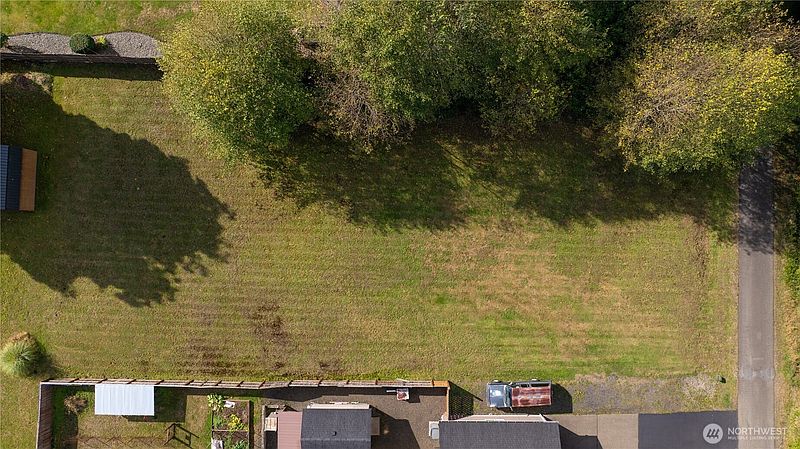 4th image of 901 Dewitt Drive
