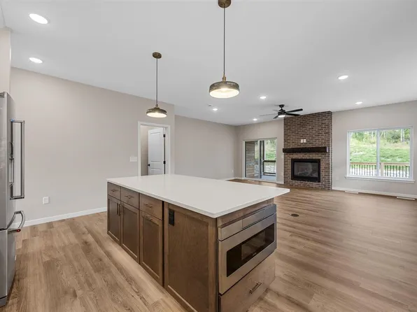 372 Cherry Ave, Iowa City, IA 52240