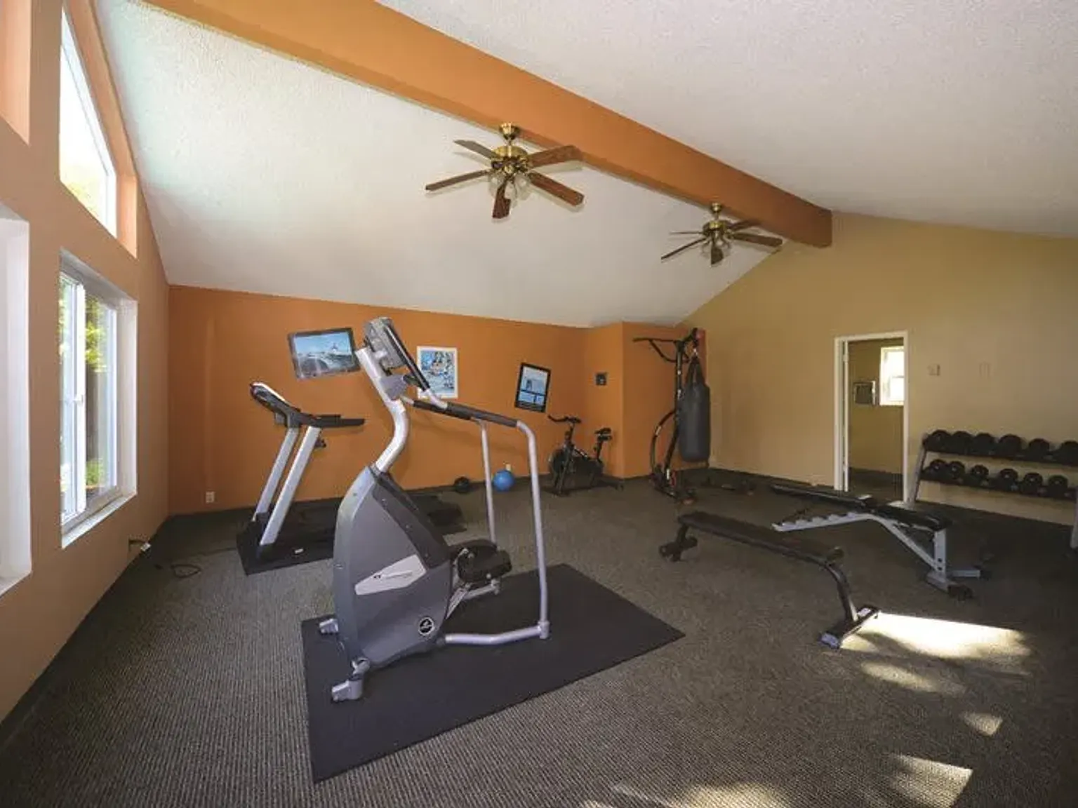 Willow Park Apartments — Photo 3