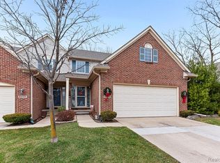 22733 Coachlight Cir, Taylor, MI