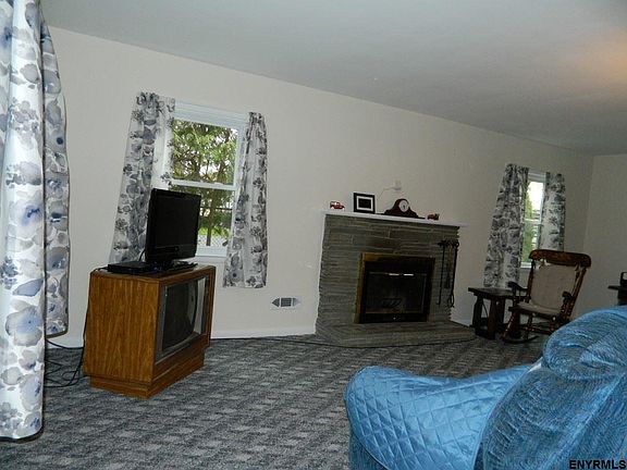 5th image of 324 Lark St