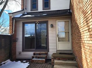 434 Willow Grove Ln, Rochester, MI 48307