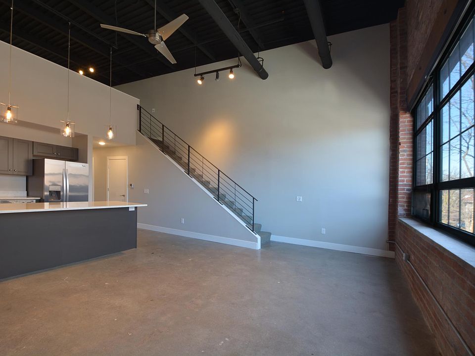 1st image of 3852 Farnam St APT 204