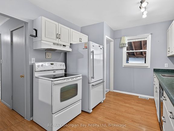 3rd image of 2407 Rumney Rd