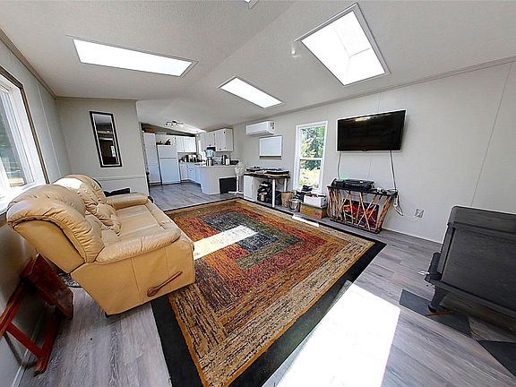 3rd image of 516 Berg Rd