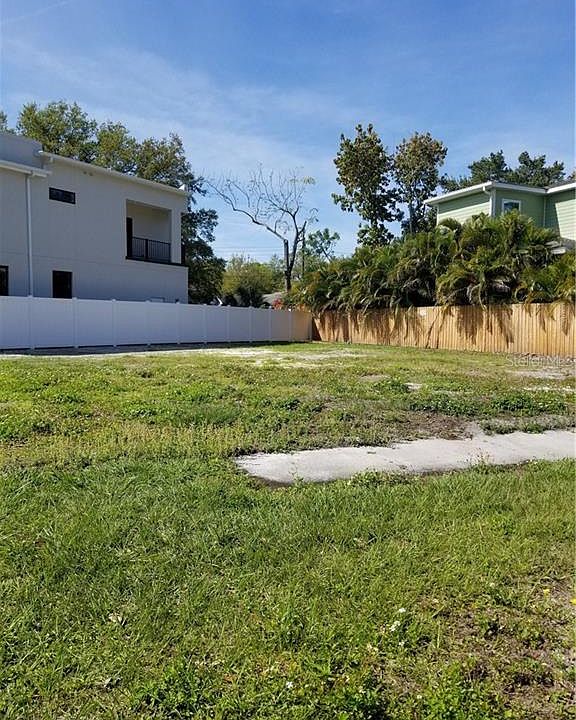 1st image of 2904 N Oakdale Ave
