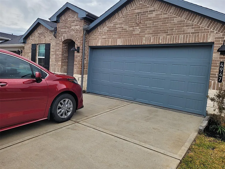 4947 Oakwood Dr — Photo 3