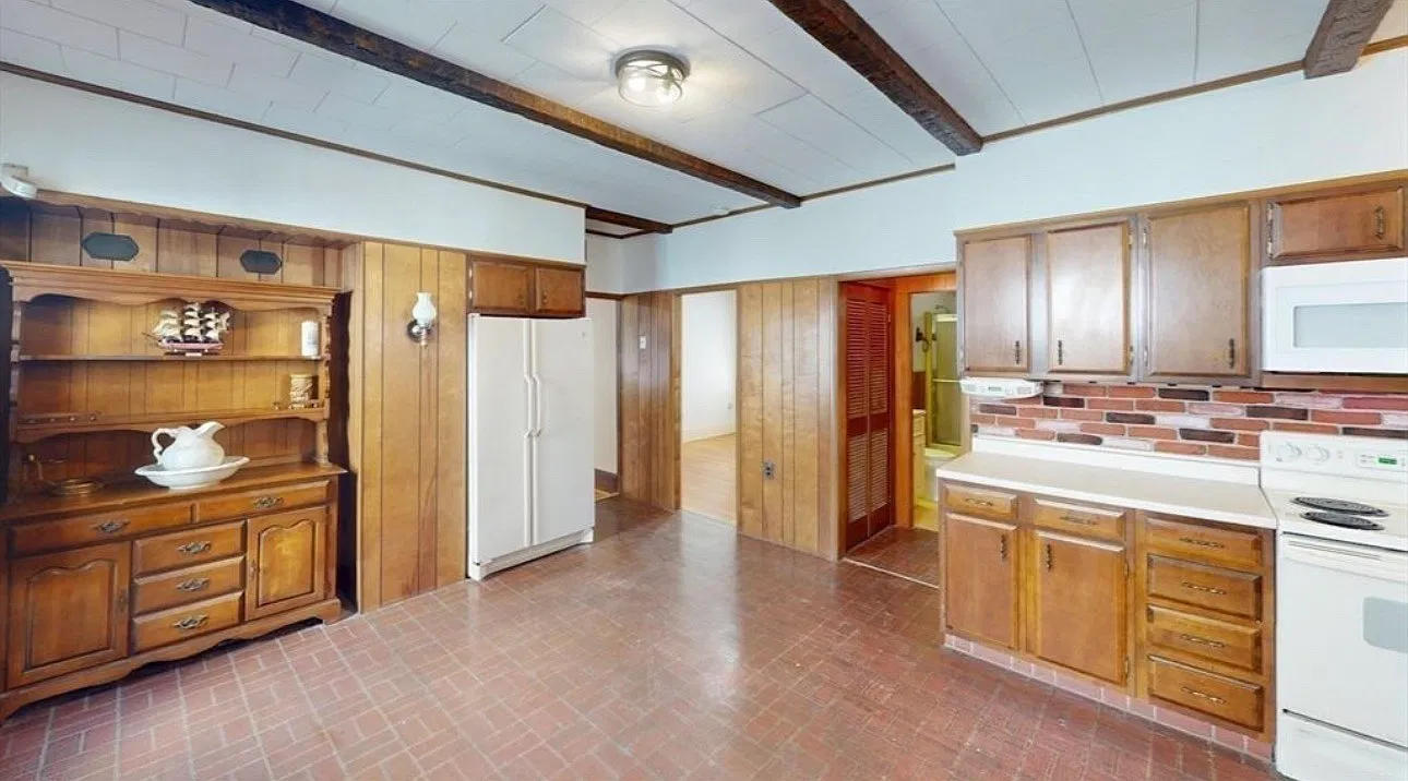 3 bed, $2,200 — Photo 3