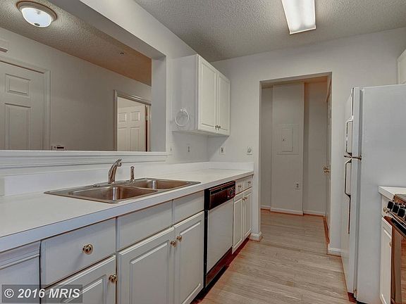 5th image of 10024 Vanderbilt Cir #314