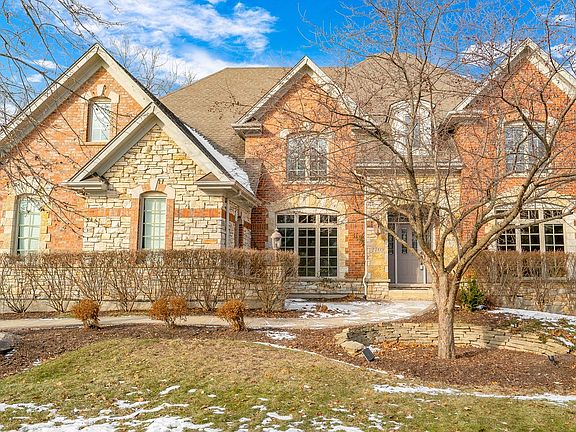 2nd image of 2709 Majestic Oaks Ln