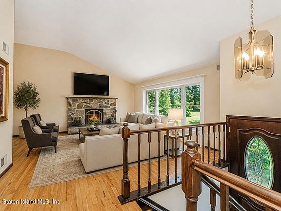 3rd image of 374 Foster Rd