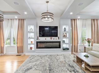 73 Martin St, Essex, MA 01929