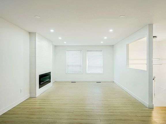 5th image of 2418 Wayburne Cres