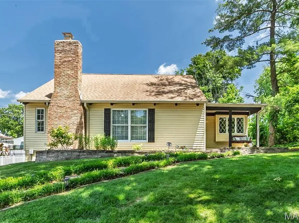 908 Twin Pine Dr, Saint Louis, MO 63131