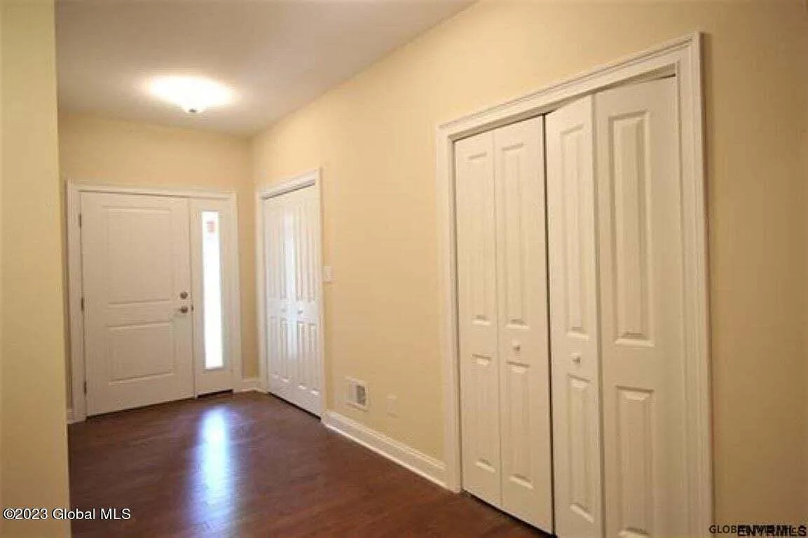 2 bed, 1500 sqft, $2,300 — Photo 4
