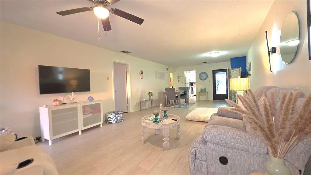 2 bed, 2.0 bath, 1077 sqft, $1,800 — Photo 4