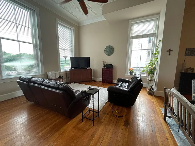 922 Main St — Photo 5