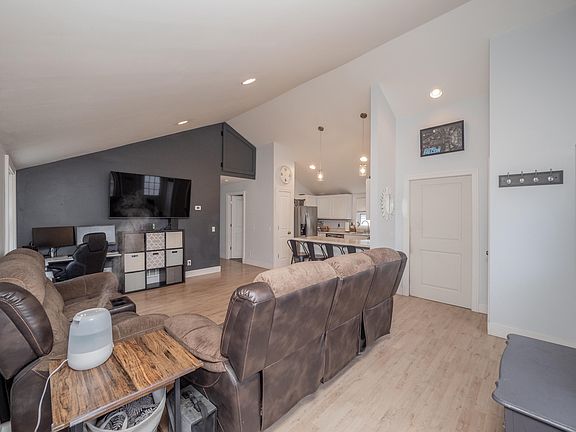 5th image of 215 Bridge Rd