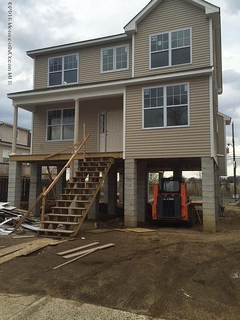 2nd image of 111 Brainard Ave