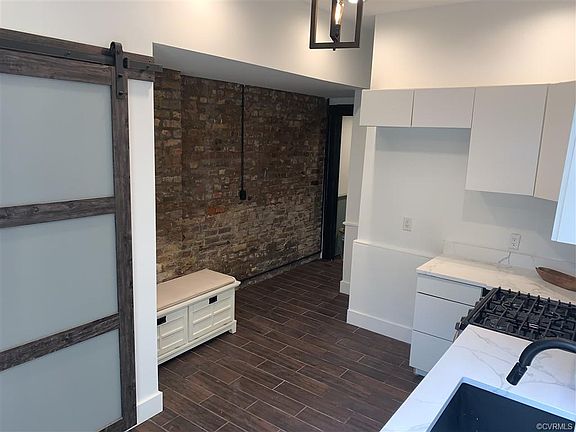 3rd image of 615 Saint James St