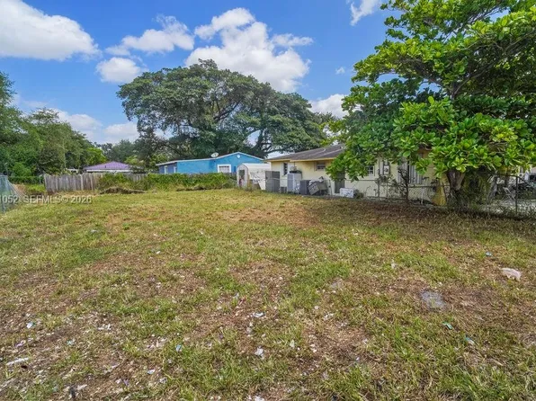 2455 NW 55th St, Miami, FL 33142